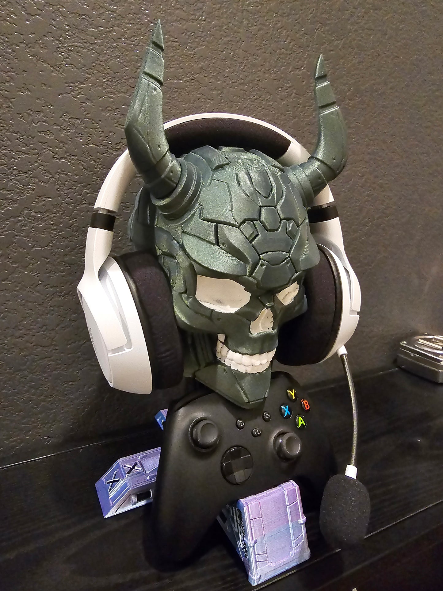 Sci-Fi Skull Controller and Headset Holder