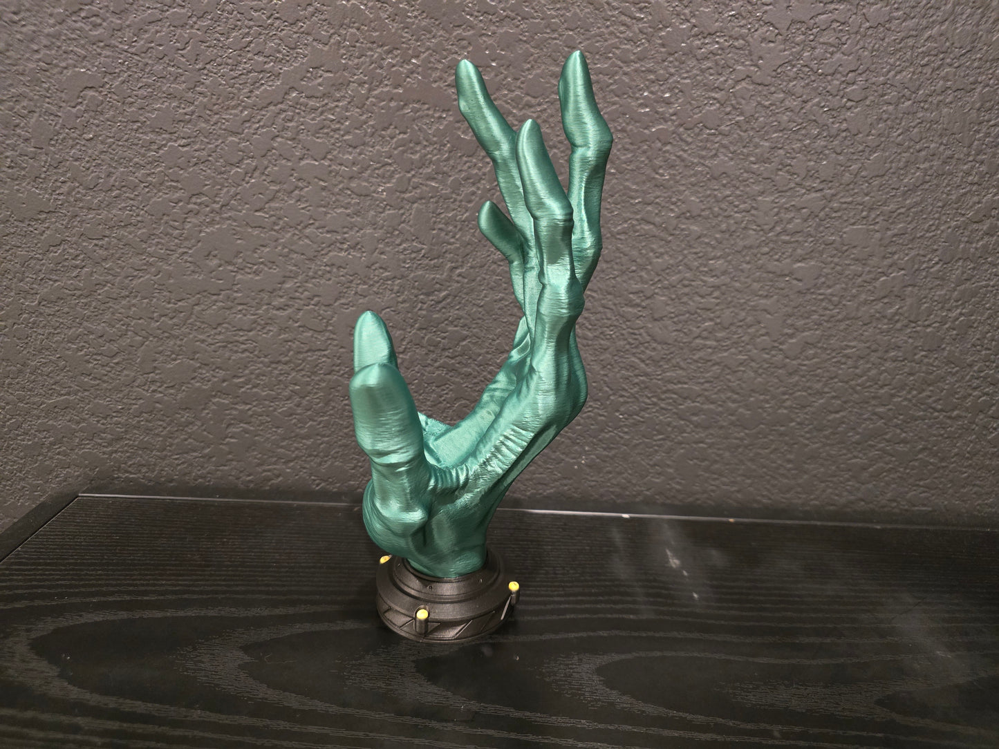 6 finger Alien Controller Holder