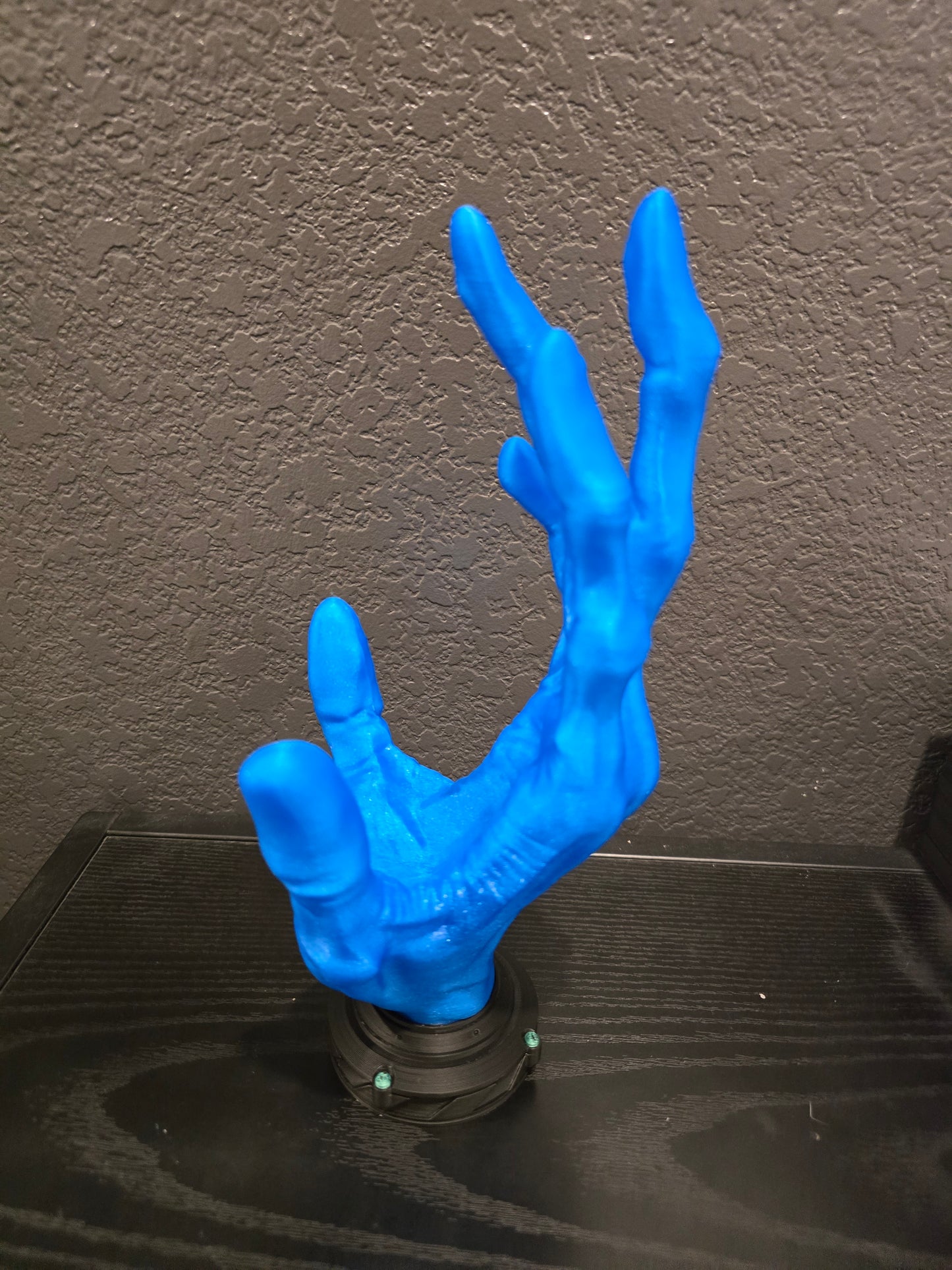 6 finger Alien Controller Holder