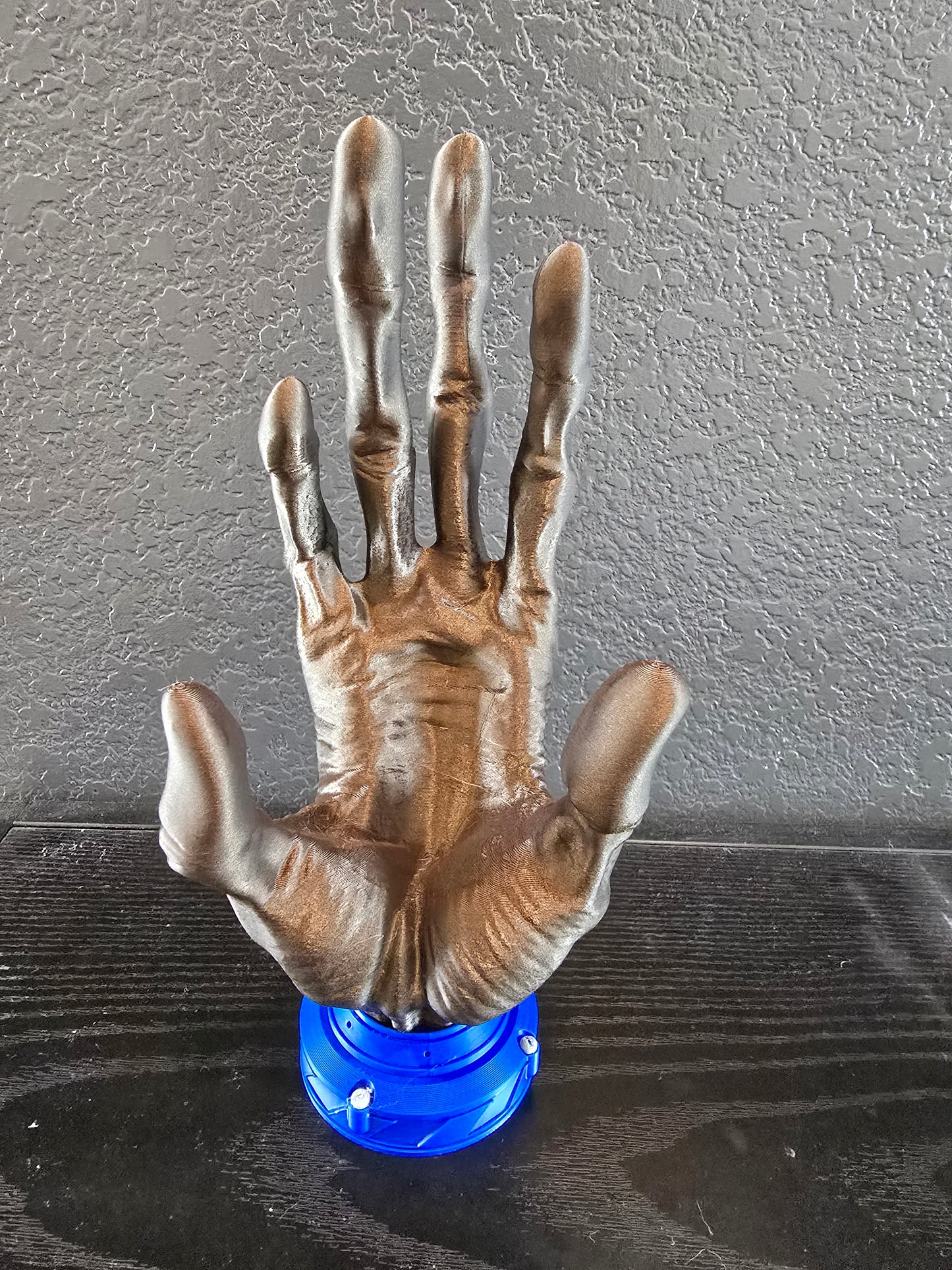 6 finger Alien Controller Holder