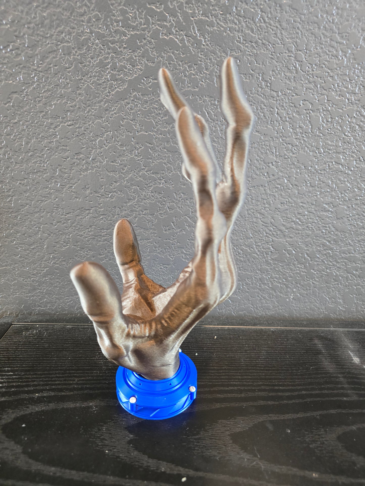 6 finger Alien Controller Holder