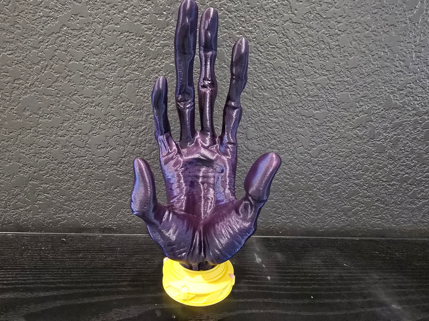 6 finger Alien Controller Holder