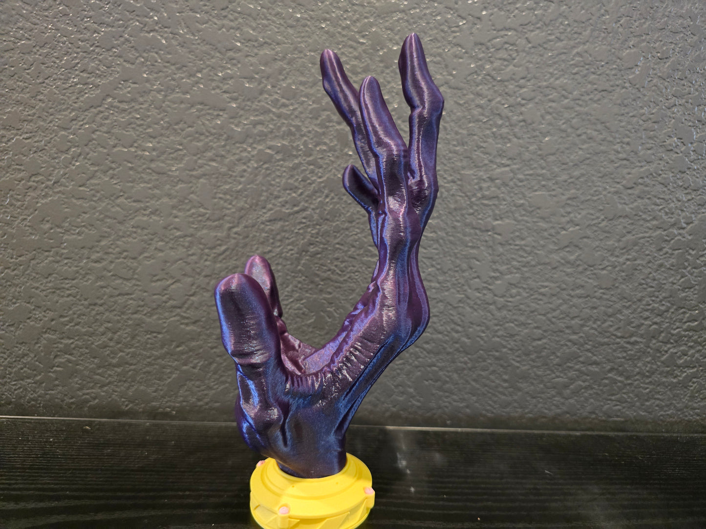 6 finger Alien Controller Holder