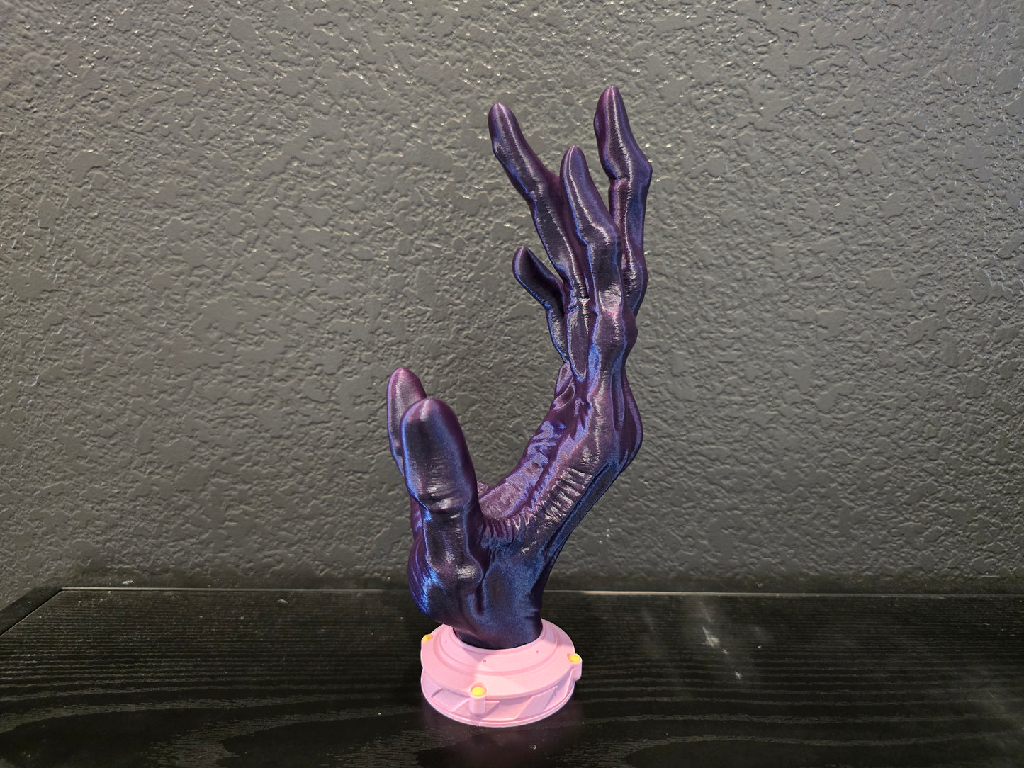 6 finger Alien Controller Holder