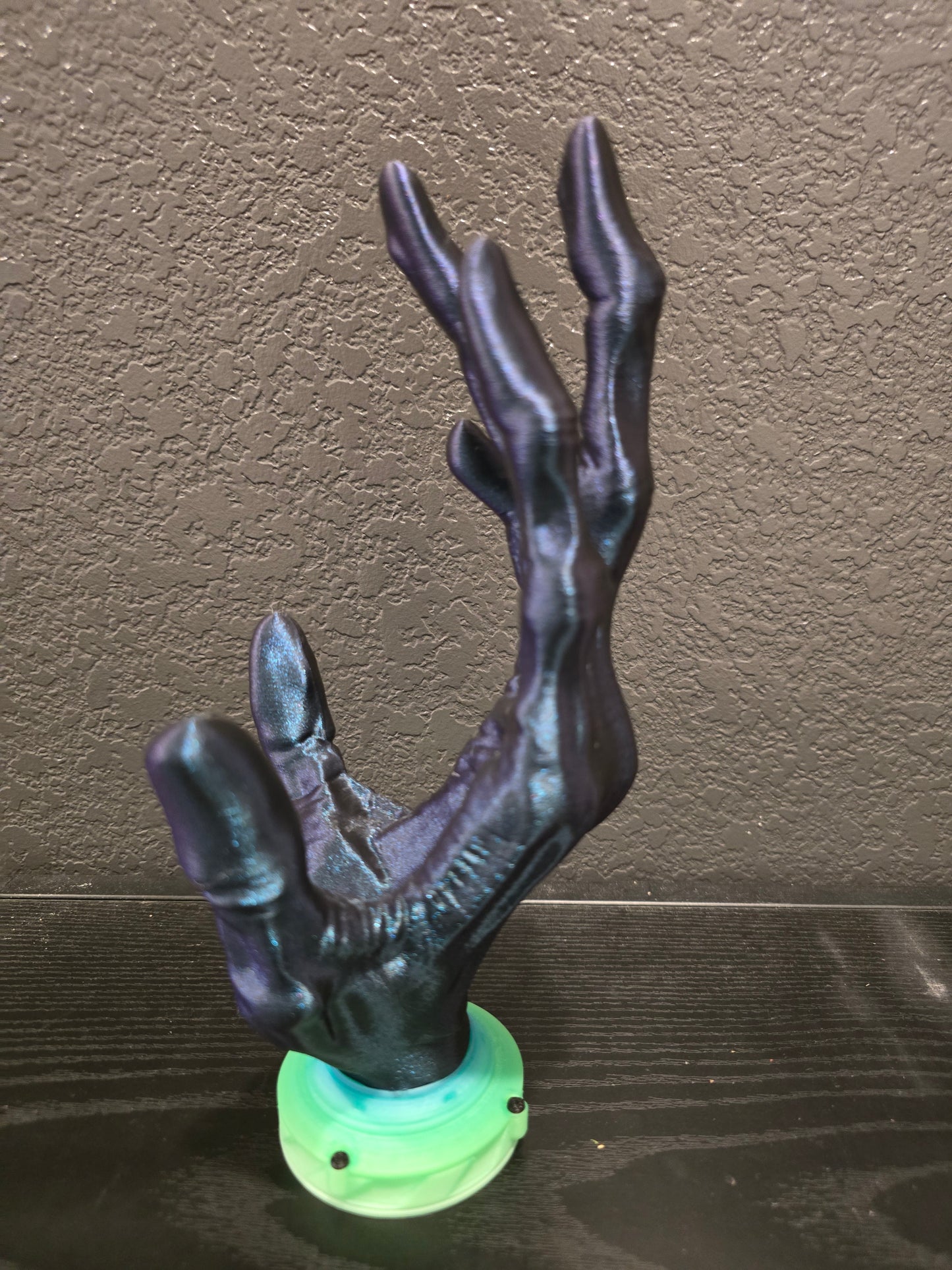 6 finger Alien Controller Holder