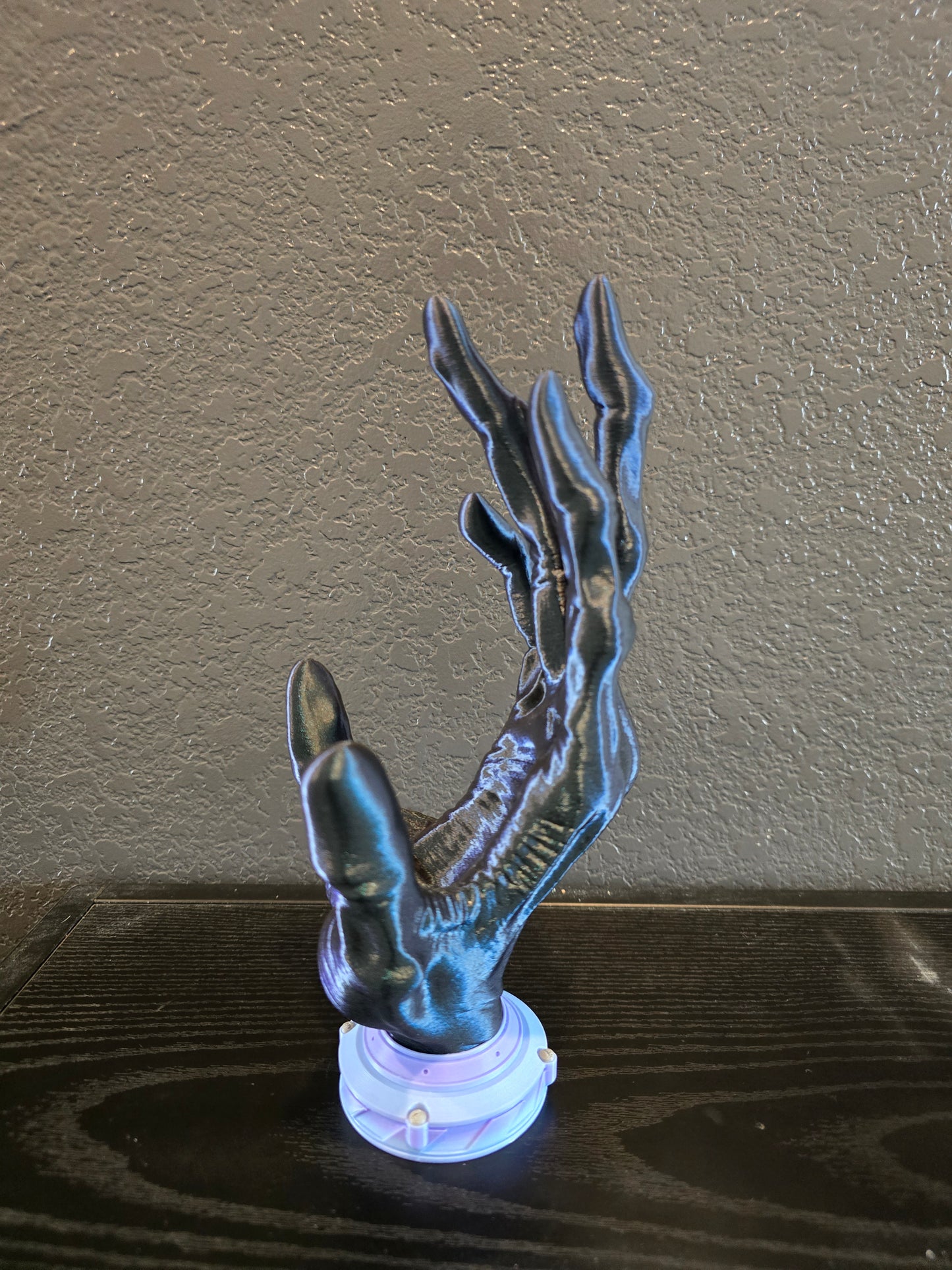 6 finger Alien Controller Holder