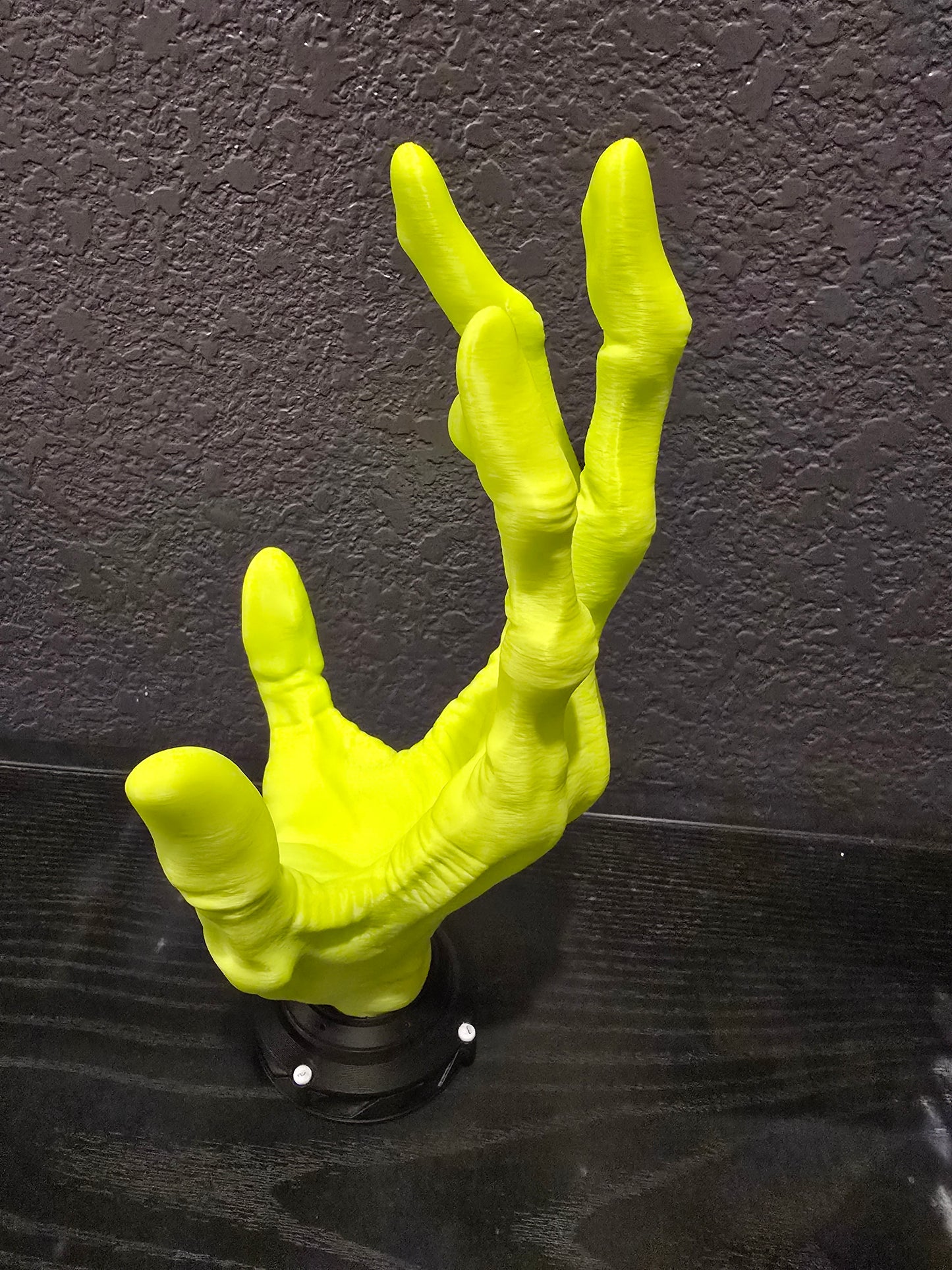 6 finger Alien Controller Holder